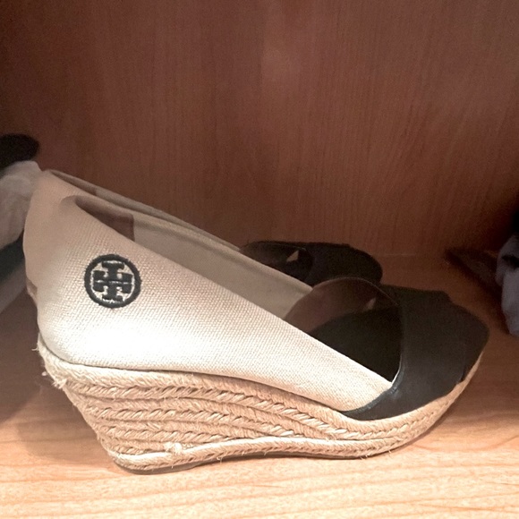 Tory Burch off white & black cloth fabric platform wedge heel size 8 - Picture 3 of 4